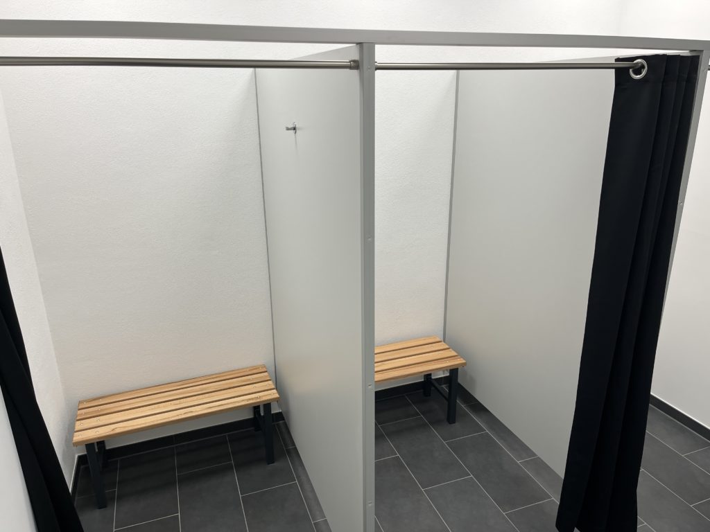 fitplus_Bad_Koetzting_Umkleidekabinen